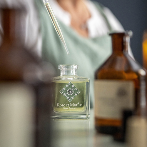 CREATE YOUR HOME PERFUME...