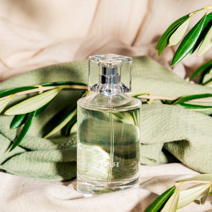 Créez une atmosphère envoûtante avec un parfum d'ambiance maison.