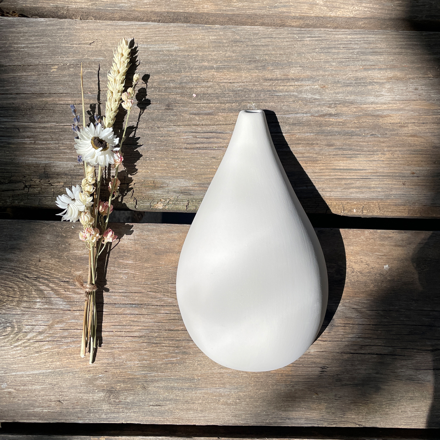 Limited Edition - Rose et Marius x Monochromic. White wall vase